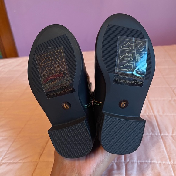 Kids Embroidered Black Boots - Picture 4 of 5